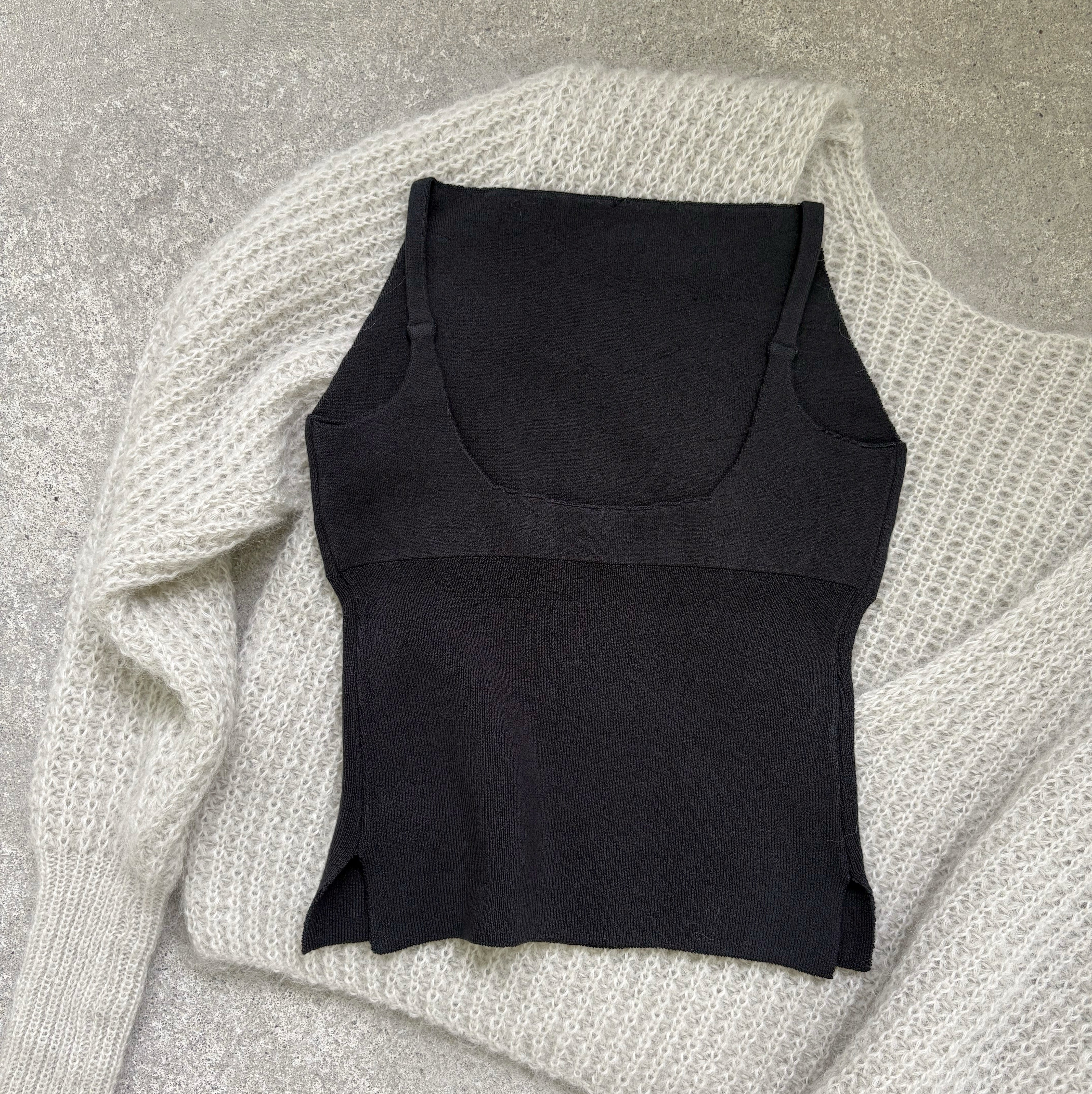 【 ITEM PICK UP 】心地よく温かい。冬におすすめのnakesのブラトップを解説!